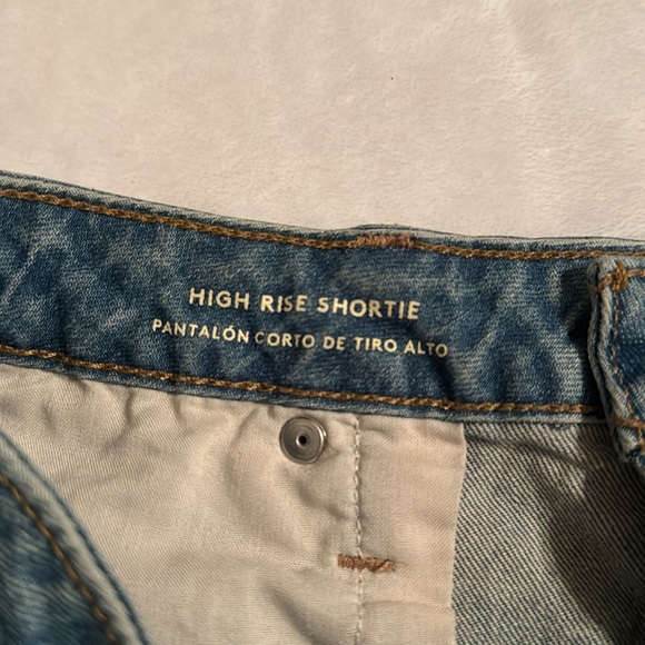 Women’s Universal Thread Jean shorts, size 14/32R - Picture 4 of 5